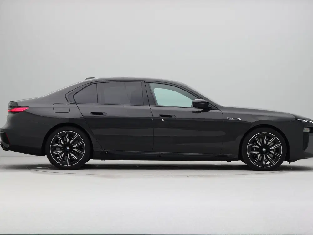 BMW 7-serie M760e xDrive uit 2025, foto 8