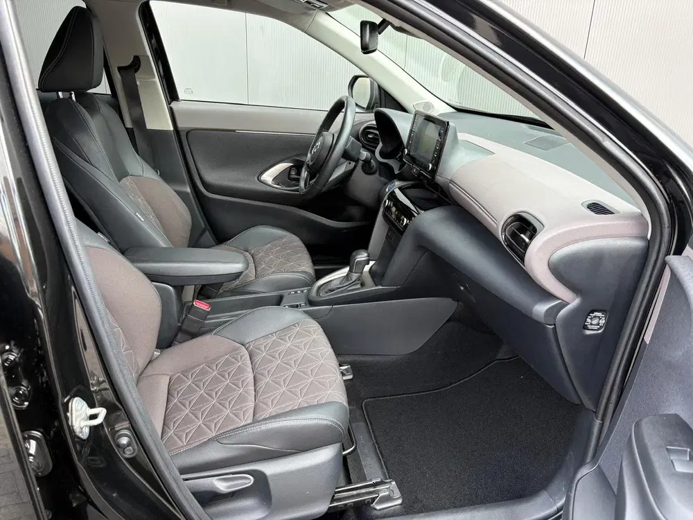 Toyota Yaris Cross 1.5 Hybrid Executive Navigatie uit 2022, foto 12