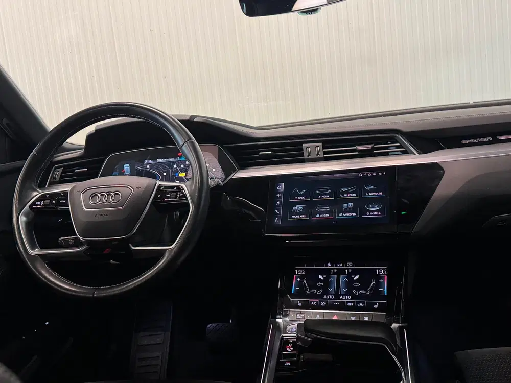 Audi e-tron 55 quattro advanced 95 kWh uit 2019, foto 15