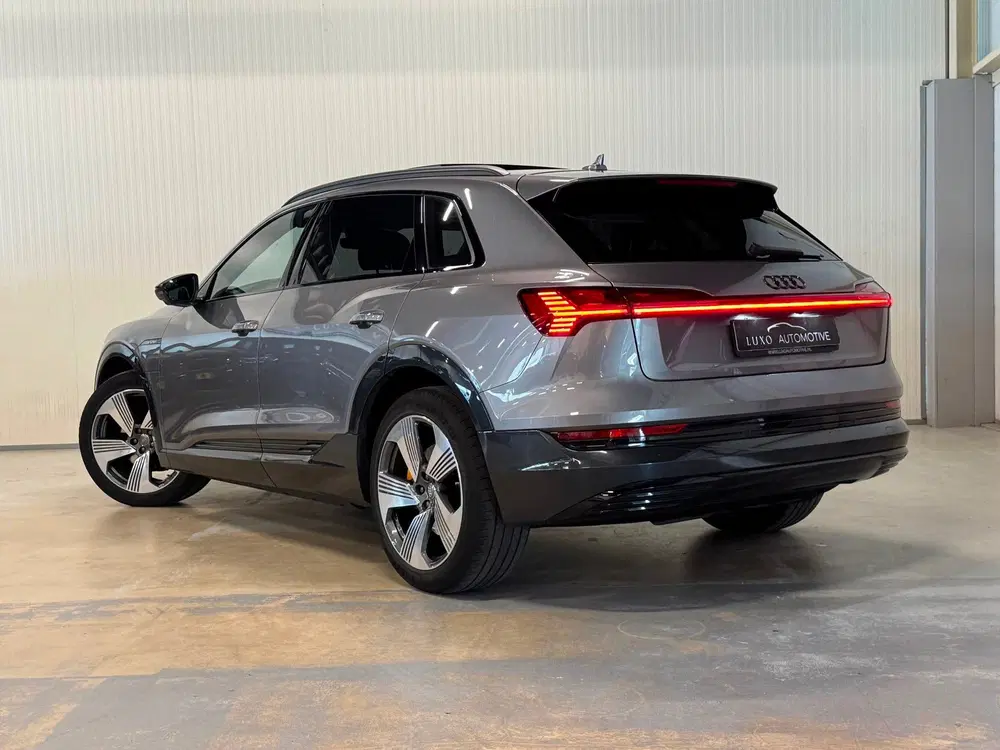 Audi e-tron 55 quattro advanced 95 kWh uit 2019, foto 2