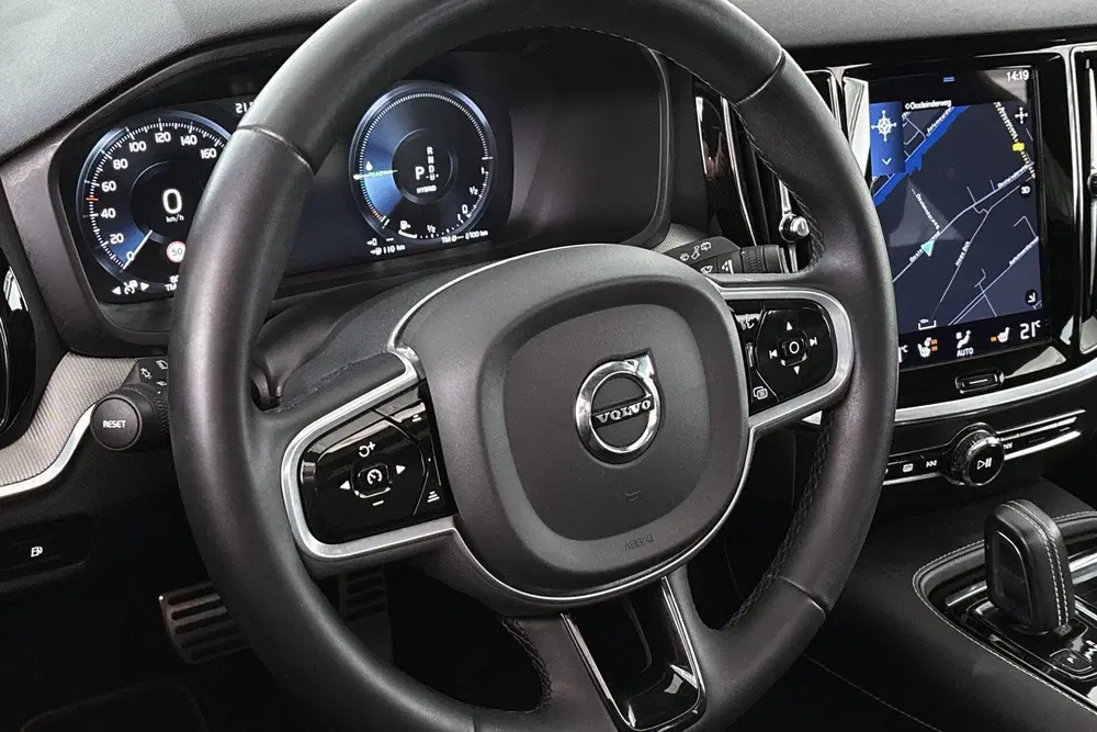 Volvo V60 2.0 T6 Recharge AWD R-Design Panoramadak 1 uit 2022, foto 12