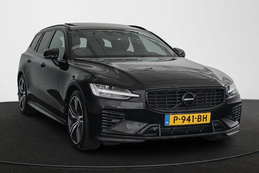 Volvo V60 2.0 T6 Recharge AWD R-Design Panoramadak 1 uit 2022, foto 2