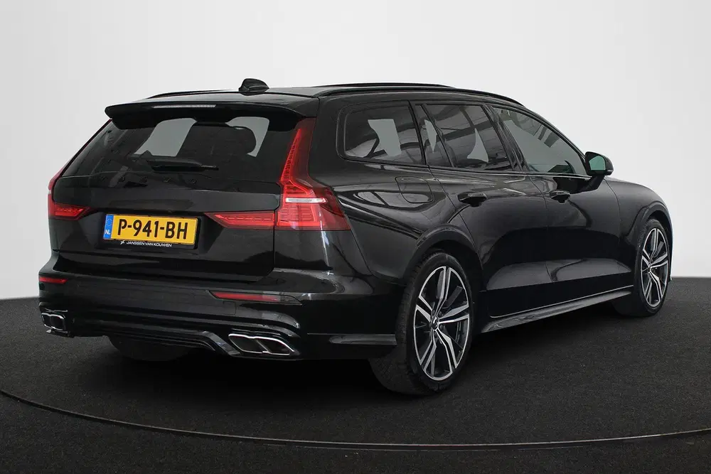 Volvo V60 2.0 T6 Recharge AWD R-Design Panoramadak 1 uit 2022, foto 3
