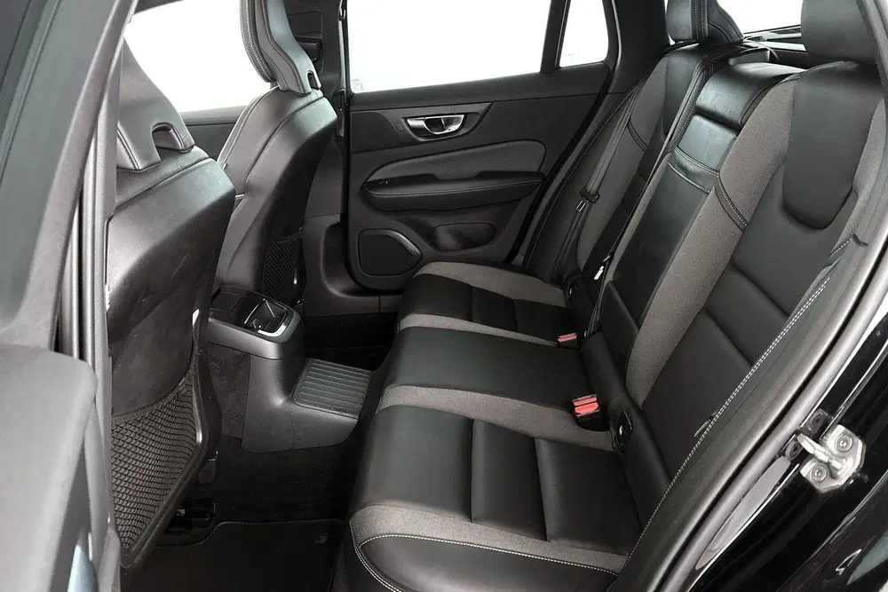 Volvo V60 2.0 T6 Recharge AWD R-Design Panoramadak 1 uit 2022, foto 9