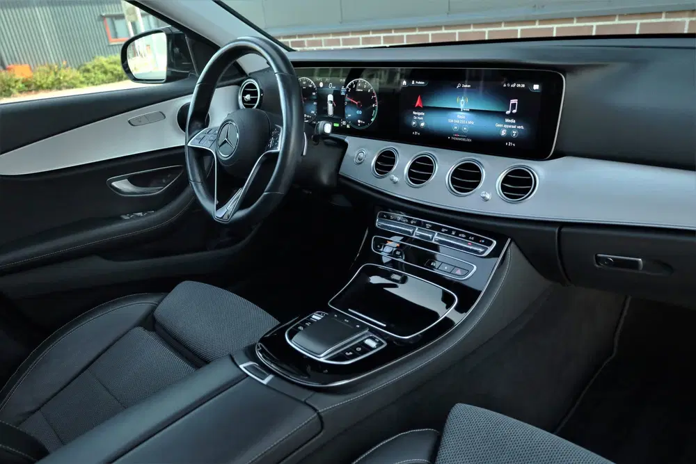 Mercedes-Benz E-Klasse E 300 e Avantgarde fabrieksgar uit 2021, foto 13