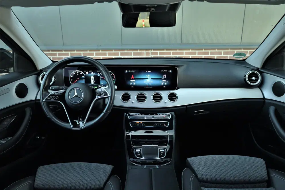 Mercedes-Benz E-Klasse E 300 e Avantgarde fabrieksgar uit 2021, foto 15
