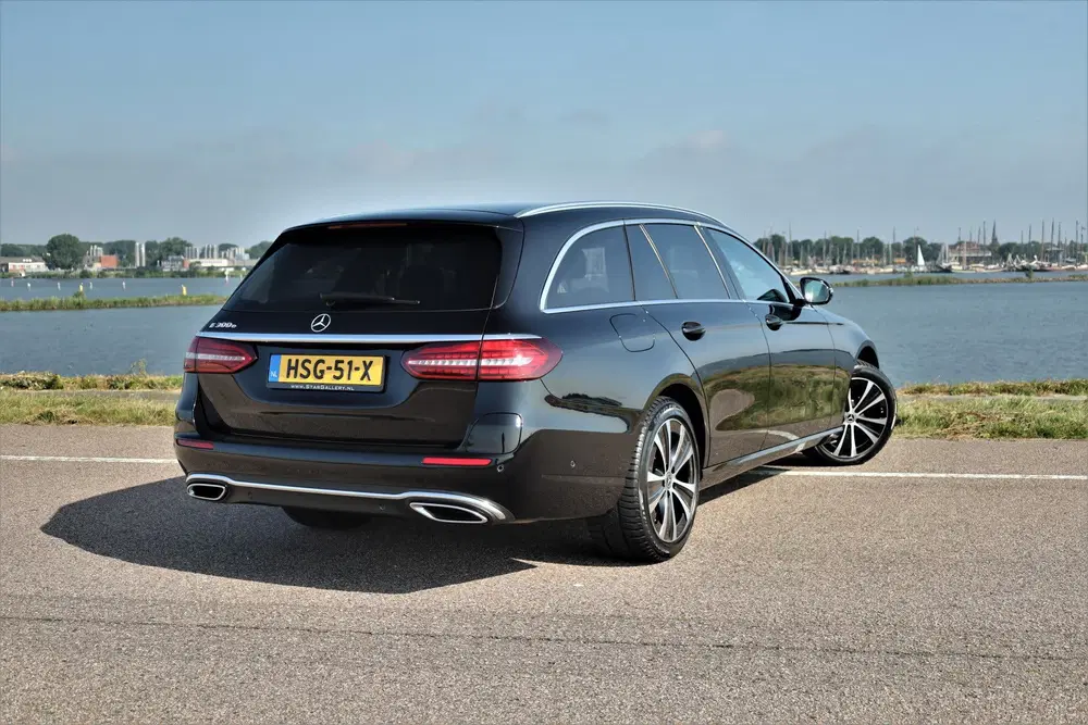 Mercedes-Benz E-Klasse E 300 e Avantgarde fabrieksgar uit 2021, foto 4