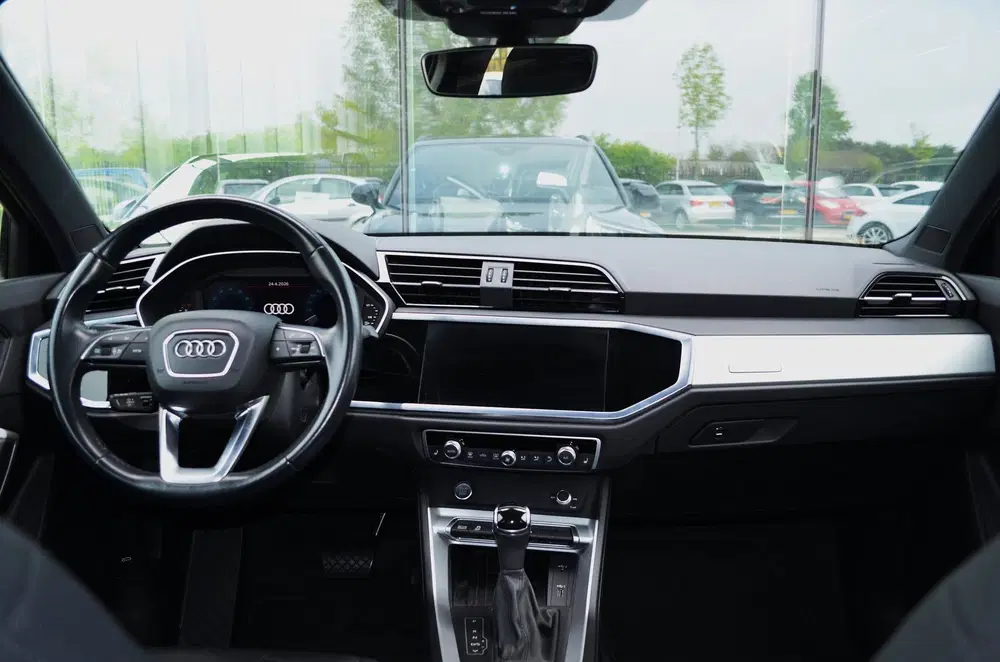 Audi Q3 35 TFSI edition one uit 2020, foto 8