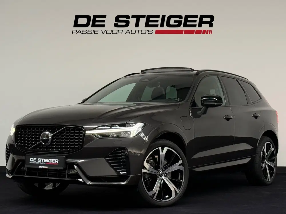 Volvo XC60 2.0 T6 Plug-in hybrid AWD Ultra Dark Pano uit 2023