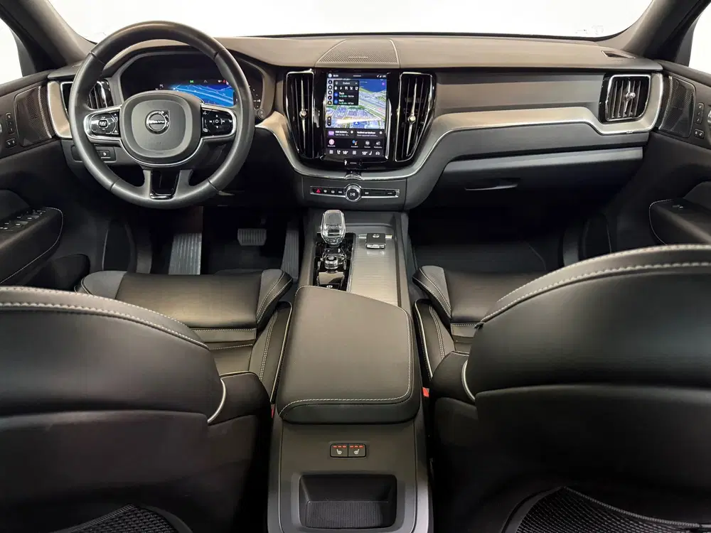 Volvo XC60 2.0 T6 Plug-in hybrid AWD Ultra Dark Pano uit 2023, foto 10