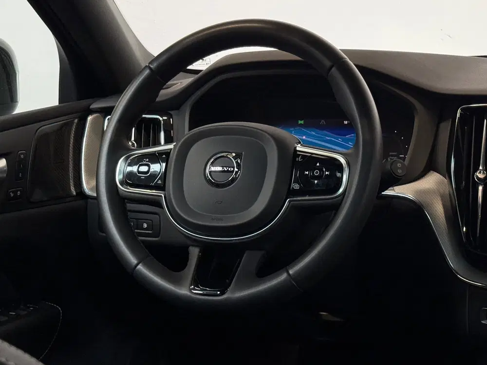 Volvo XC60 2.0 T6 Plug-in hybrid AWD Ultra Dark Pano uit 2023, foto 11
