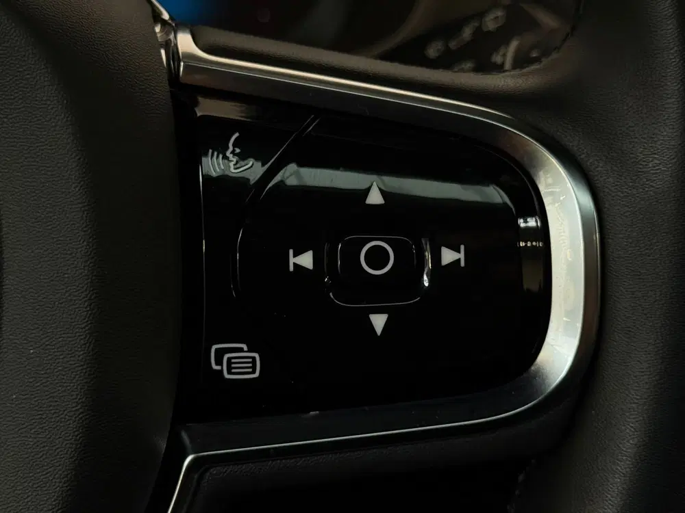 Volvo XC60 2.0 T6 Plug-in hybrid AWD Ultra Dark Pano uit 2023, foto 15