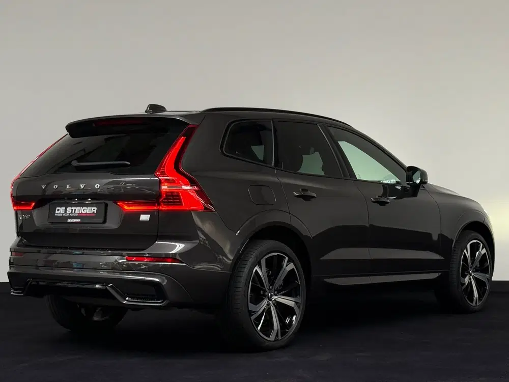 Volvo XC60 2.0 T6 Plug-in hybrid AWD Ultra Dark Pano uit 2023, foto 5
