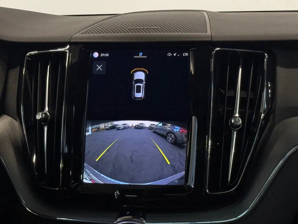 Volvo XC60 2.0 T6 Plug-in hybrid AWD Ultra Dark Pano uit 2023, foto 6