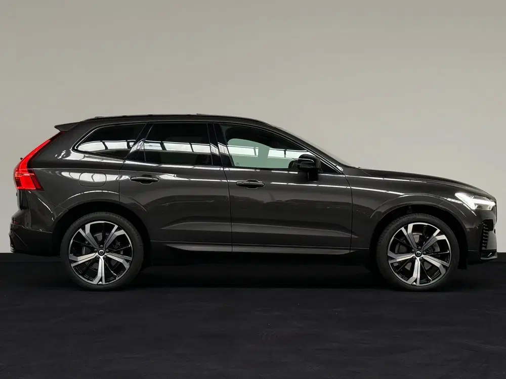 Volvo XC60 2.0 T6 Plug-in hybrid AWD Ultra Dark Pano uit 2023, foto 9