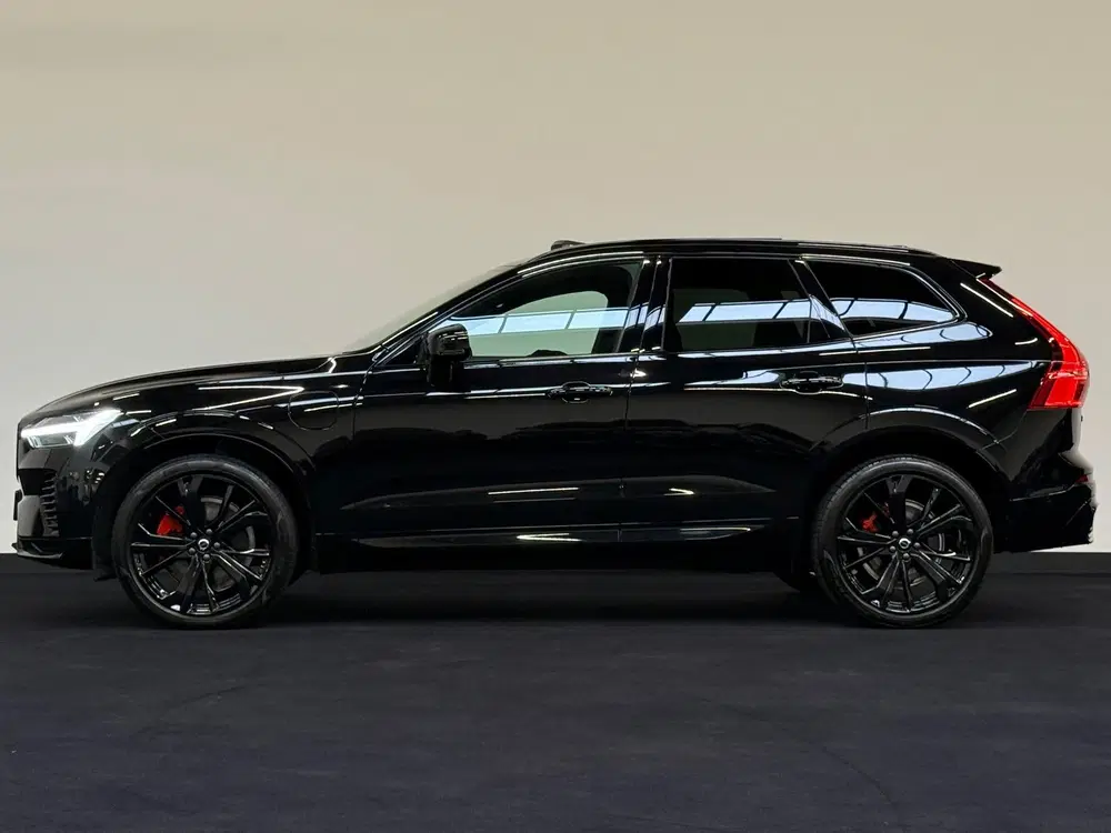 Volvo XC60 2.0 T6 Plug-in hybrid AWD Ultra Dark Pano uit 2024, foto 3