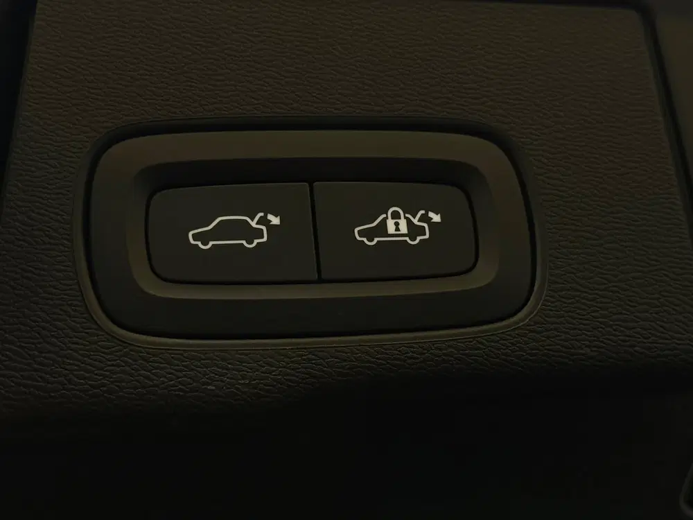 Volvo XC60 2.0 T6 Plug-in hybrid AWD Ultra Dark Pano uit 2024, foto 5