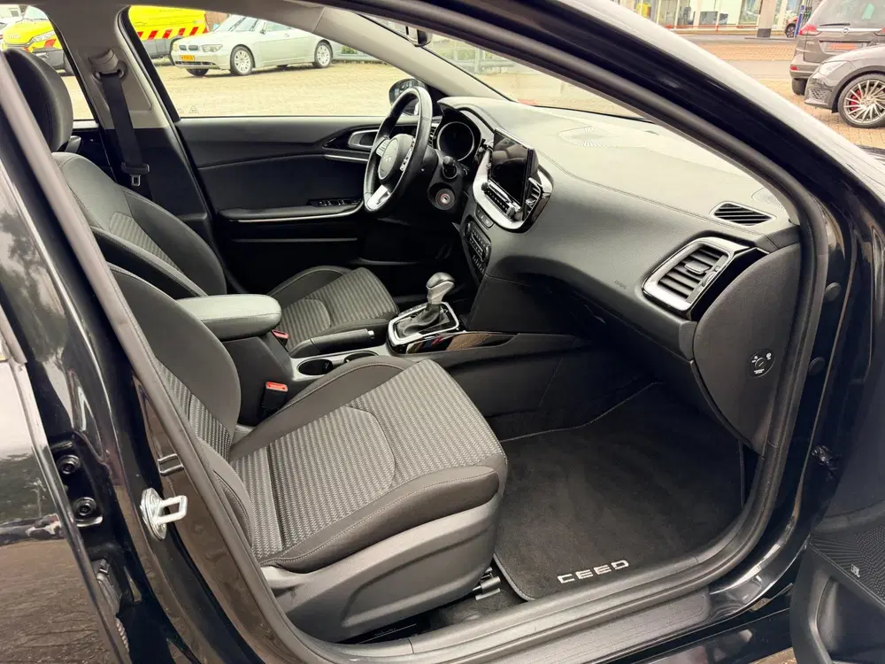 Kia Ceed 1.5 T-GDi MHEV DynamicLine uit 2022, foto 7