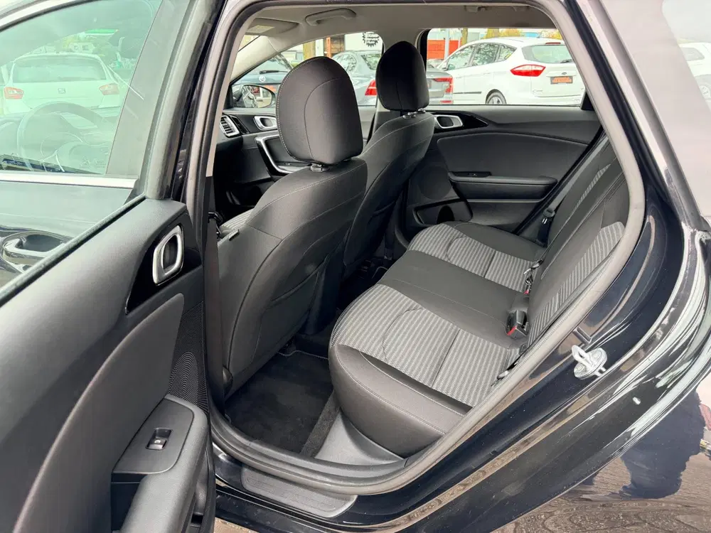 Kia Ceed 1.5 T-GDi MHEV DynamicLine uit 2022, foto 8