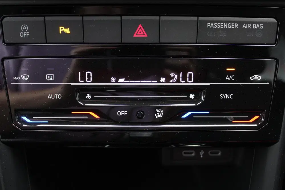 Volkswagen T-Cross 1.0 TSI Life uit 2023, foto 13