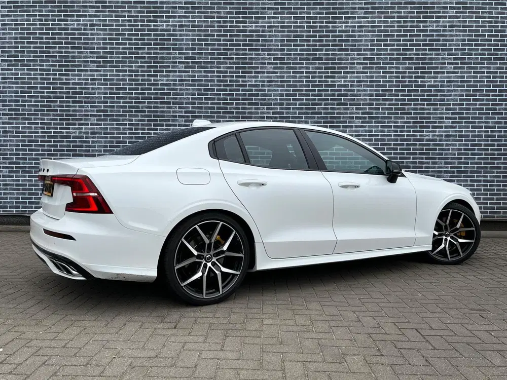 Volvo S60 2.0 B5 R-Design uit 2022, foto 2