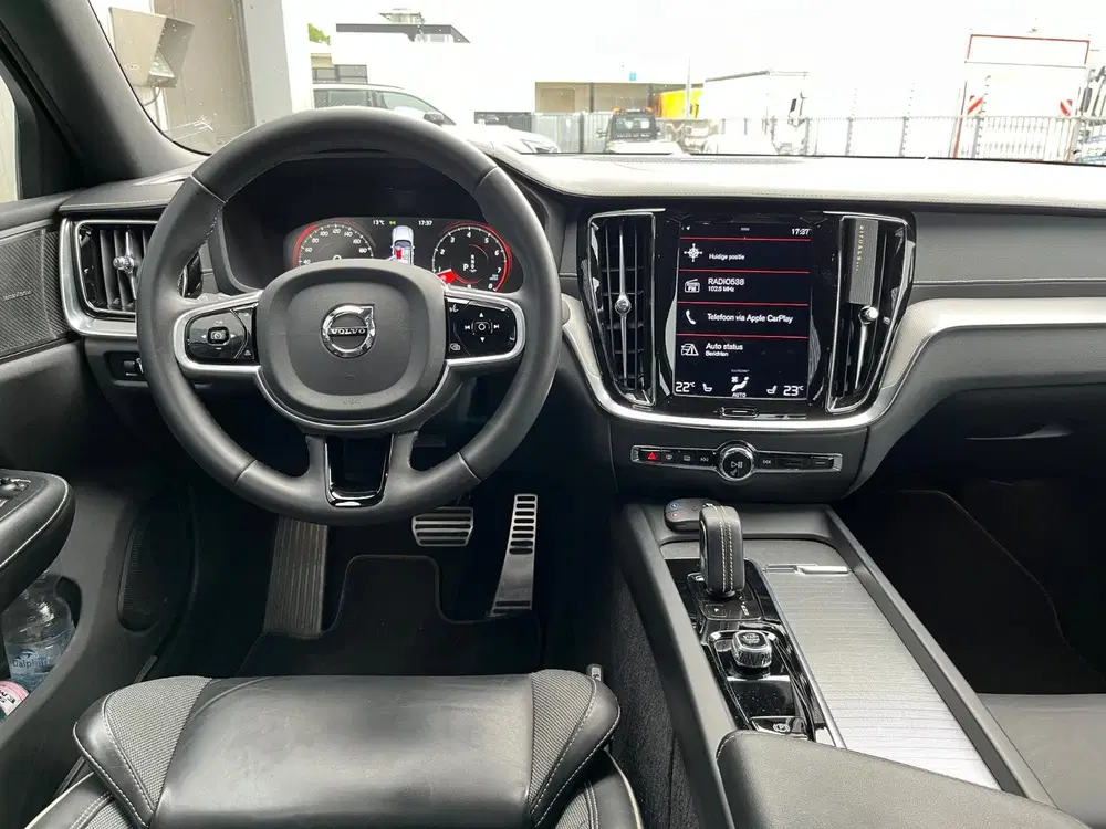 Volvo S60 2.0 B5 R-Design uit 2022, foto 5