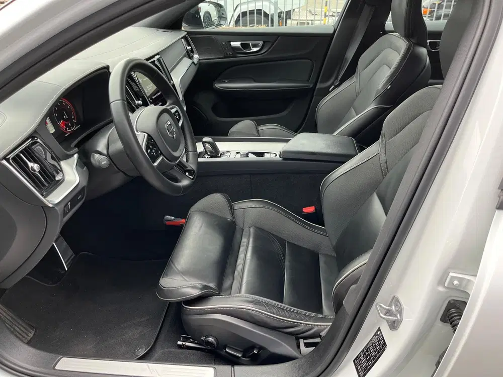 Volvo S60 2.0 B5 R-Design uit 2022, foto 6