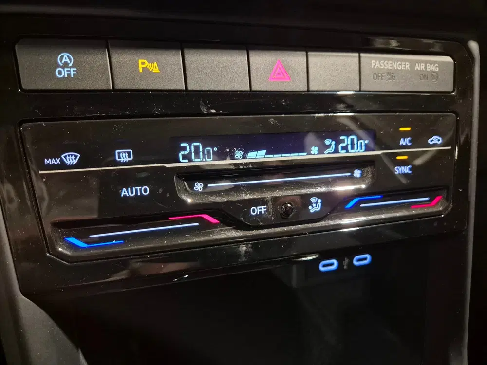 Volkswagen T-Cross 1.0 TSI Life uit 2023, foto 13