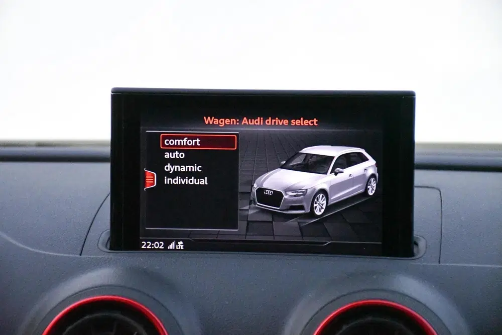 Audi RS3 2.5 TFSI Quattro Panoramdak Virtual B&O 40 uit 2019, foto 13