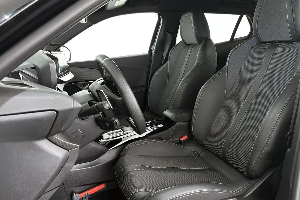 Peugeot 2008 1.2 Hybrid 145 GT Adaptieve Cruise Dodehoe uit 2025, foto 6