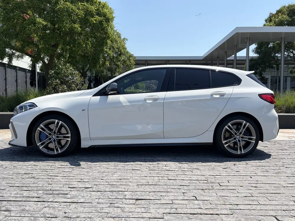 BMW 1-serie M135i xDrive High Executive Edition uit 2020, foto 3