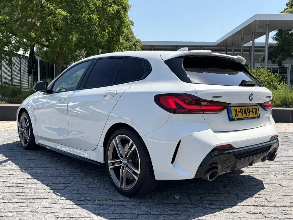 BMW 1-serie M135i xDrive High Executive Edition uit 2020, foto 4