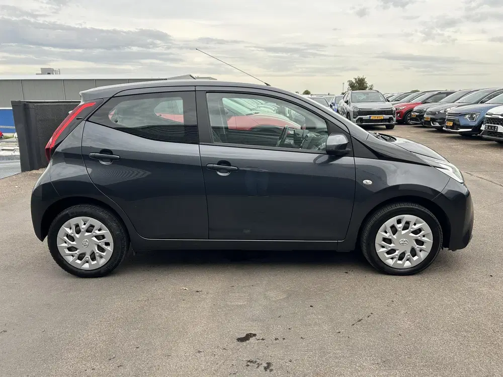 Toyota Aygo 1.0 VVT-i x-play limited Achteruitrijcamer uit 2019, foto 10