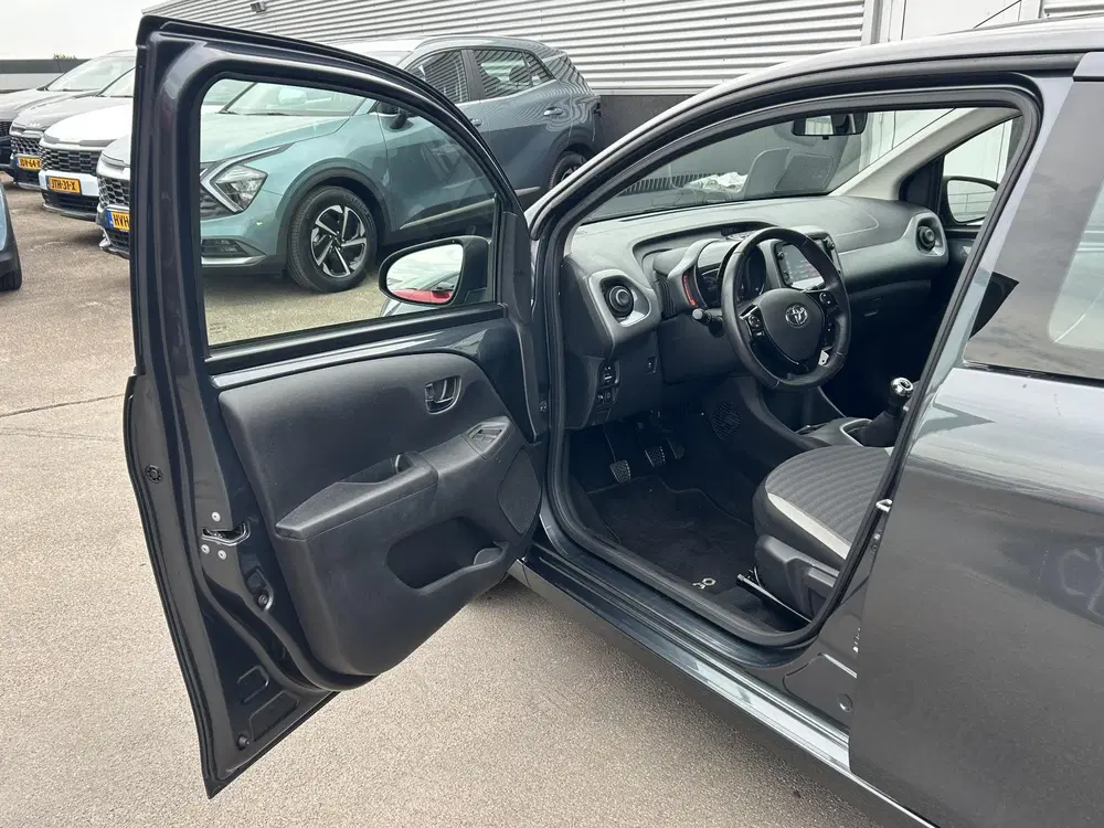 Toyota Aygo 1.0 VVT-i x-play limited Achteruitrijcamer uit 2019, foto 14