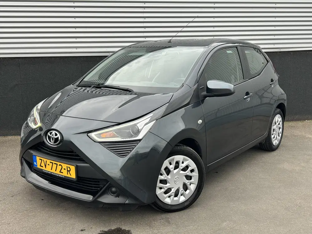 Toyota Aygo 1.0 VVT-i x-play limited Achteruitrijcamer uit 2019, foto 2