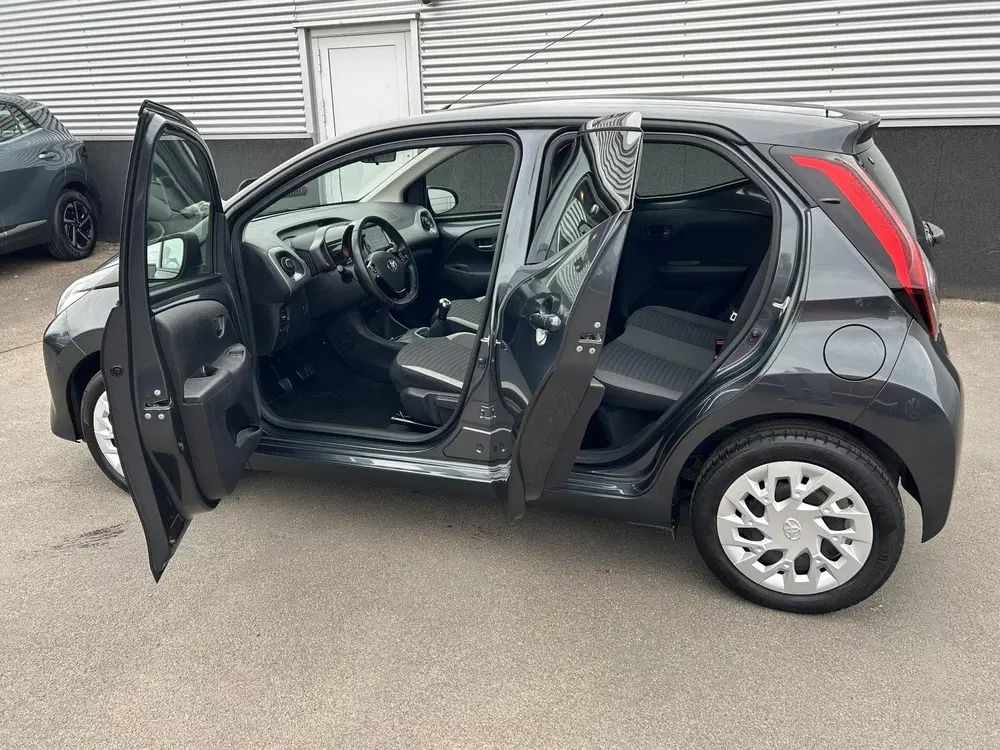 Toyota Aygo 1.0 VVT-i x-play limited Achteruitrijcamer uit 2019, foto 4
