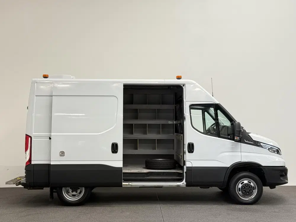 Iveco Daily 35C16V 2.3 352 L2H2 Automaat Dubbellucht A uit 2021, foto 11