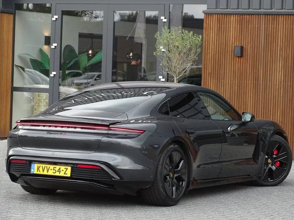 Porsche Taycan 4S 79 kWh 530PK uit 2020, foto 10