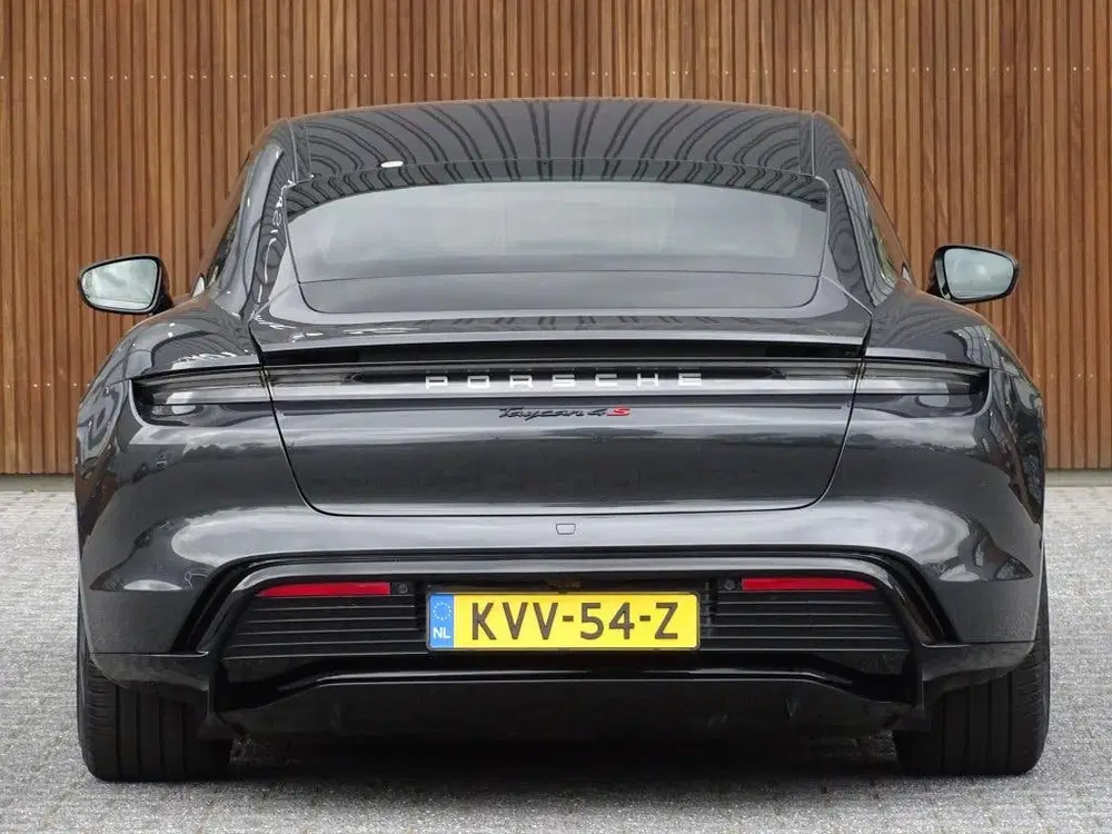 Porsche Taycan 4S 79 kWh 530PK uit 2020, foto 11