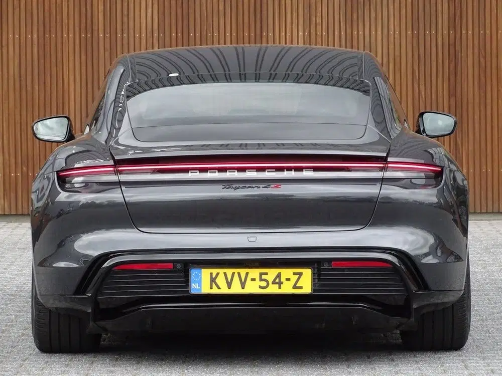 Porsche Taycan 4S 79 kWh 530PK uit 2020, foto 12
