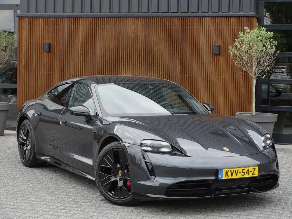 Porsche Taycan 4S 79 kWh 530PK uit 2020, foto 2