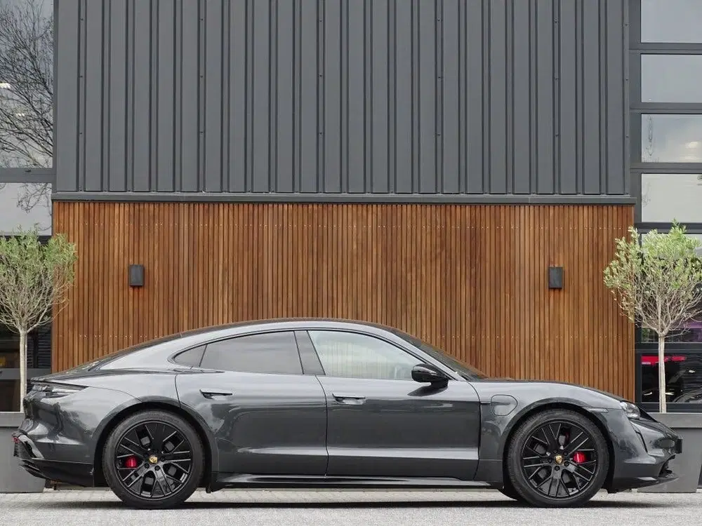 Porsche Taycan 4S 79 kWh 530PK uit 2020, foto 3
