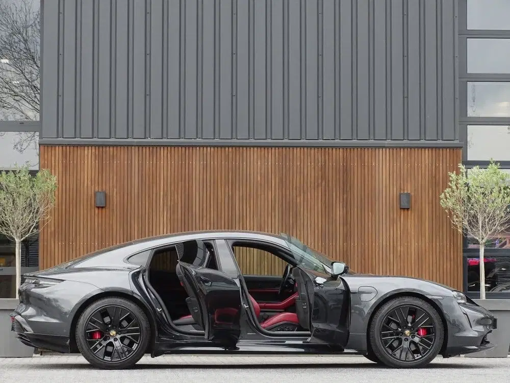 Porsche Taycan 4S 79 kWh 530PK uit 2020, foto 4