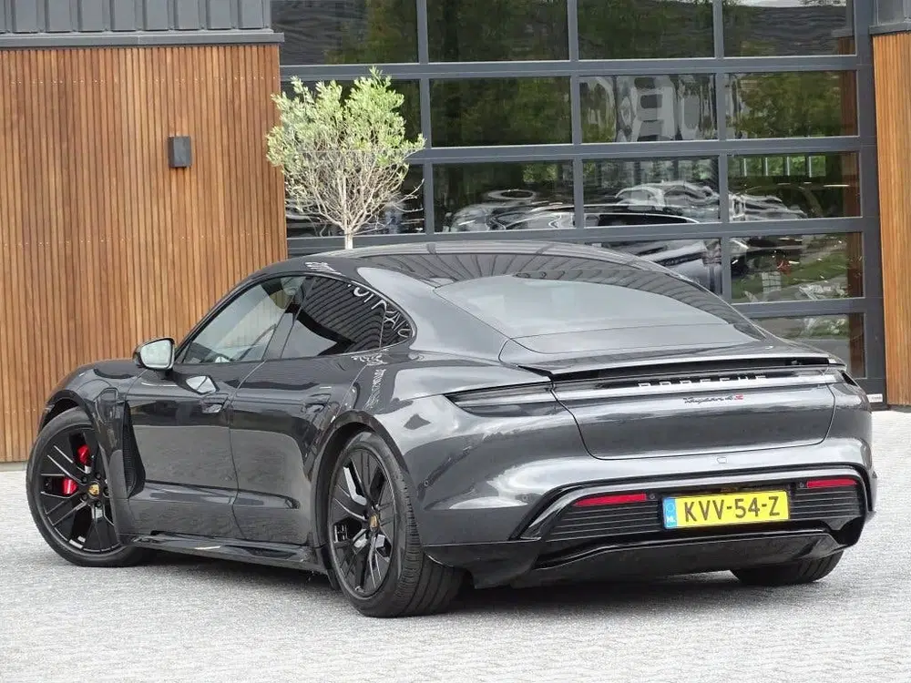 Porsche Taycan 4S 79 kWh 530PK uit 2020, foto 7