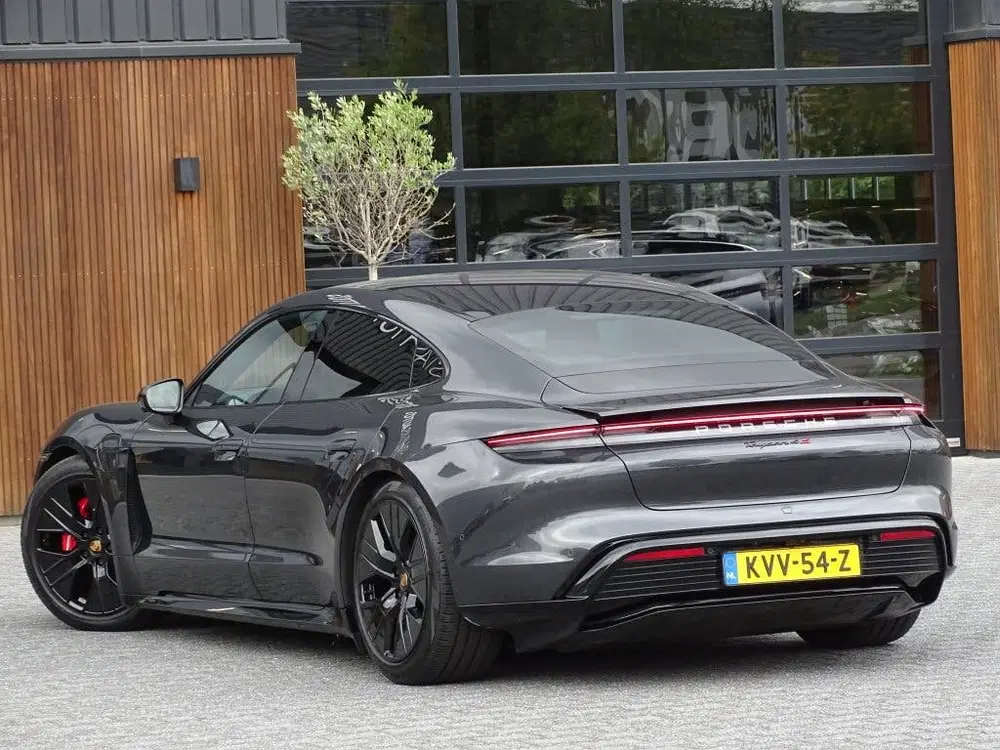 Porsche Taycan 4S 79 kWh 530PK uit 2020, foto 8