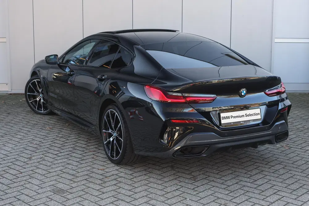 BMW 8-serie Coupé 840i High Executive M Sport Automaat uit 2021, foto 2