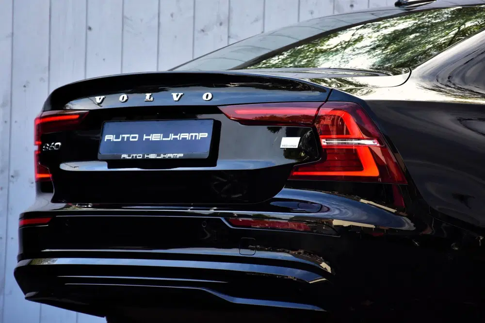 Volvo S60 2.0 Recharge T8 AWD Plus Dark uit 2024, foto 12