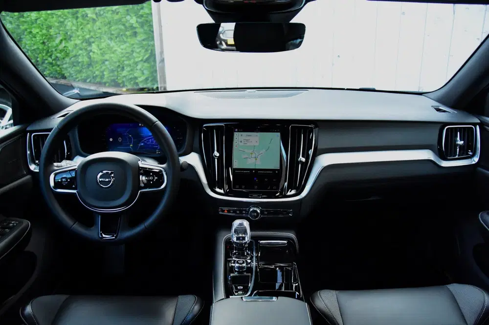 Volvo S60 2.0 Recharge T8 AWD Plus Dark uit 2024, foto 4