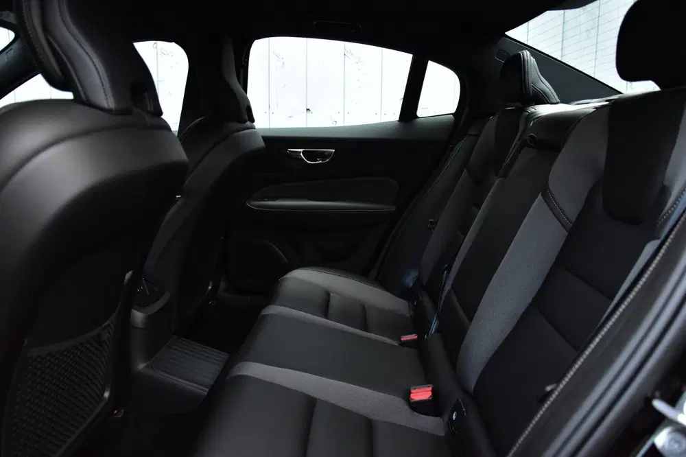 Volvo S60 2.0 Recharge T8 AWD Plus Dark uit 2024, foto 6