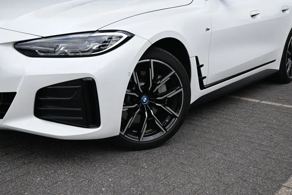 BMW i4 eDrive40 High Executive M Sport uit 2023, foto 11